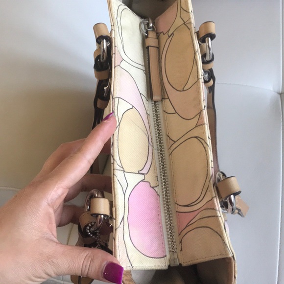 Pink Signature Coach tote purse - Picture 6 of 8